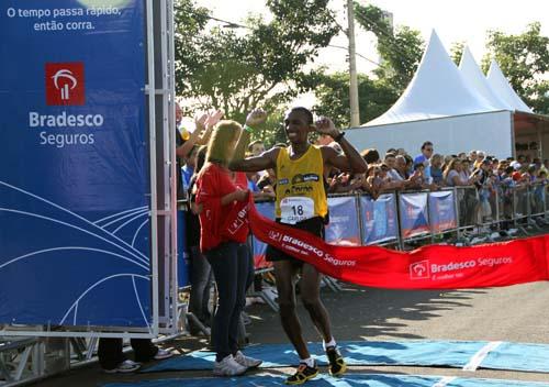 Atleta mariliense Carlos Antonio dos Santos cruza em primeiro lugar em Marília / Foto: Divulgação